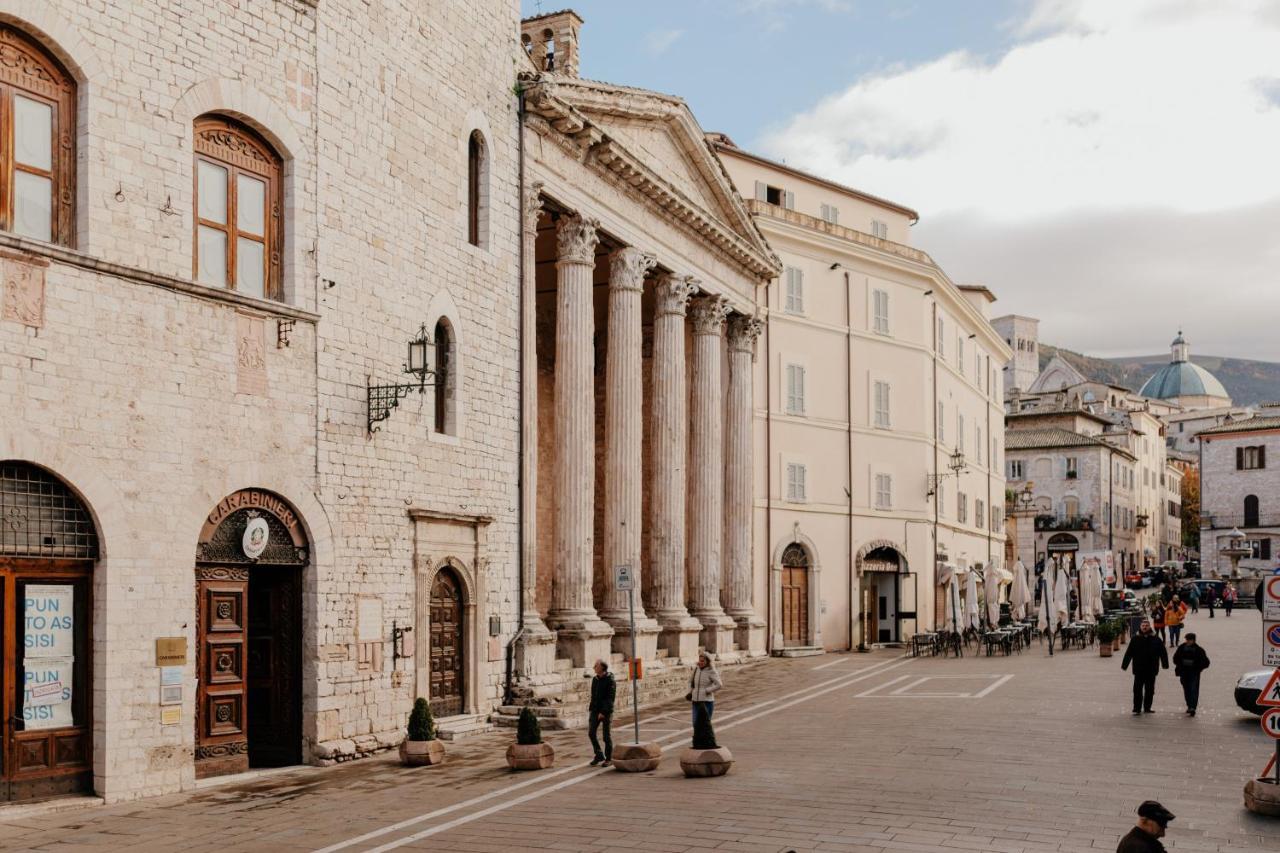 Sotto Gli Affreschi Del 1800 Con Colazione Inclusa Assisi Buitenkant foto