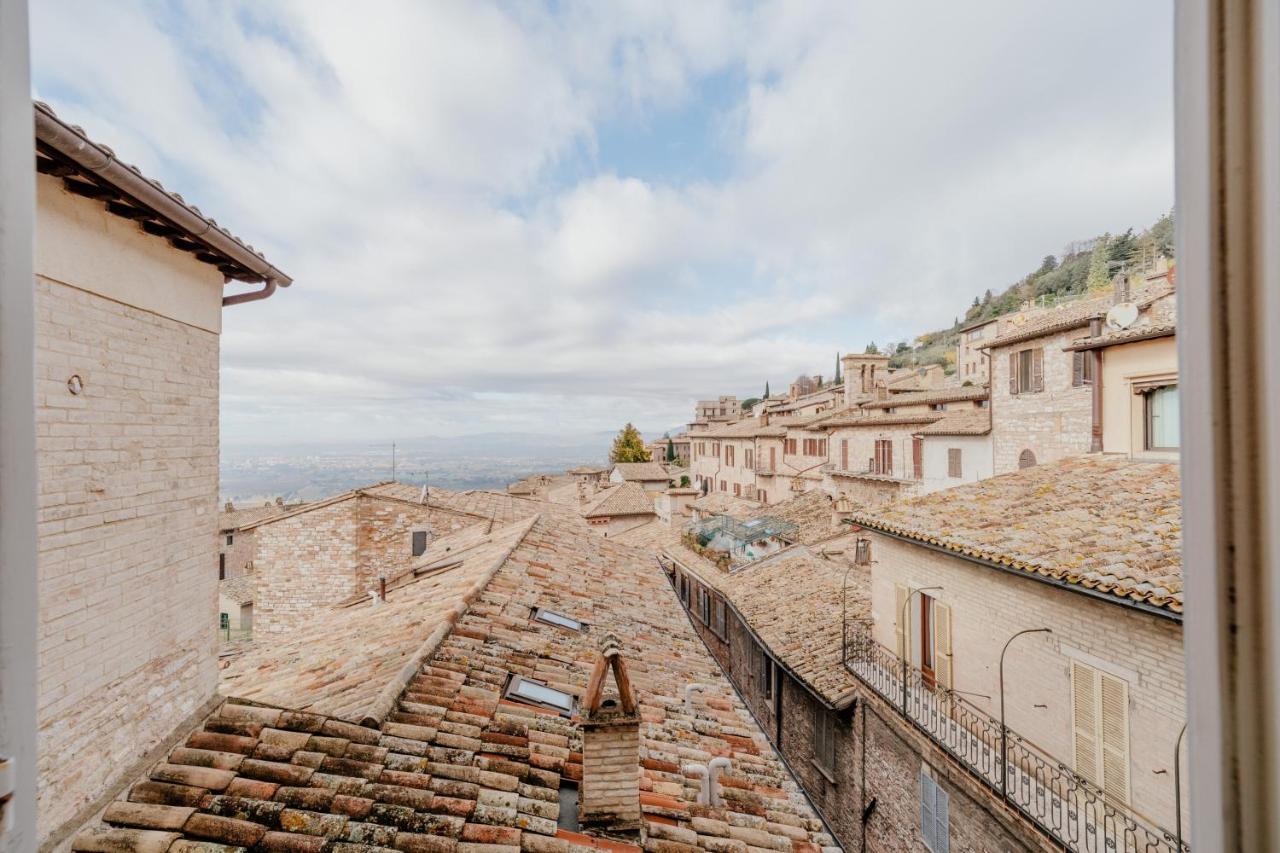 Sotto Gli Affreschi Del 1800 Con Colazione Inclusa Assisi Buitenkant foto