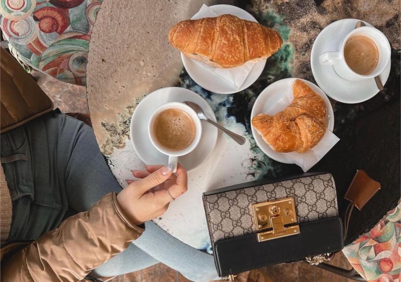 Sotto Gli Affreschi Del 1800 Con Colazione Inclusa Assisi Buitenkant foto